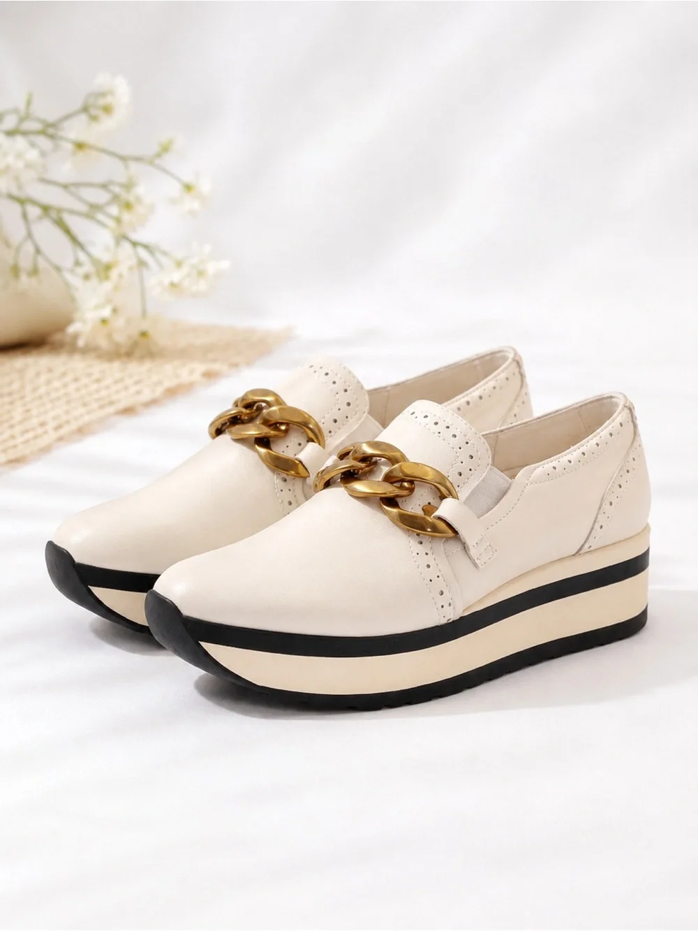 NWOT DOLCE VITA Jhenee Platform Loafers Cream Gold Chain Size 8.5